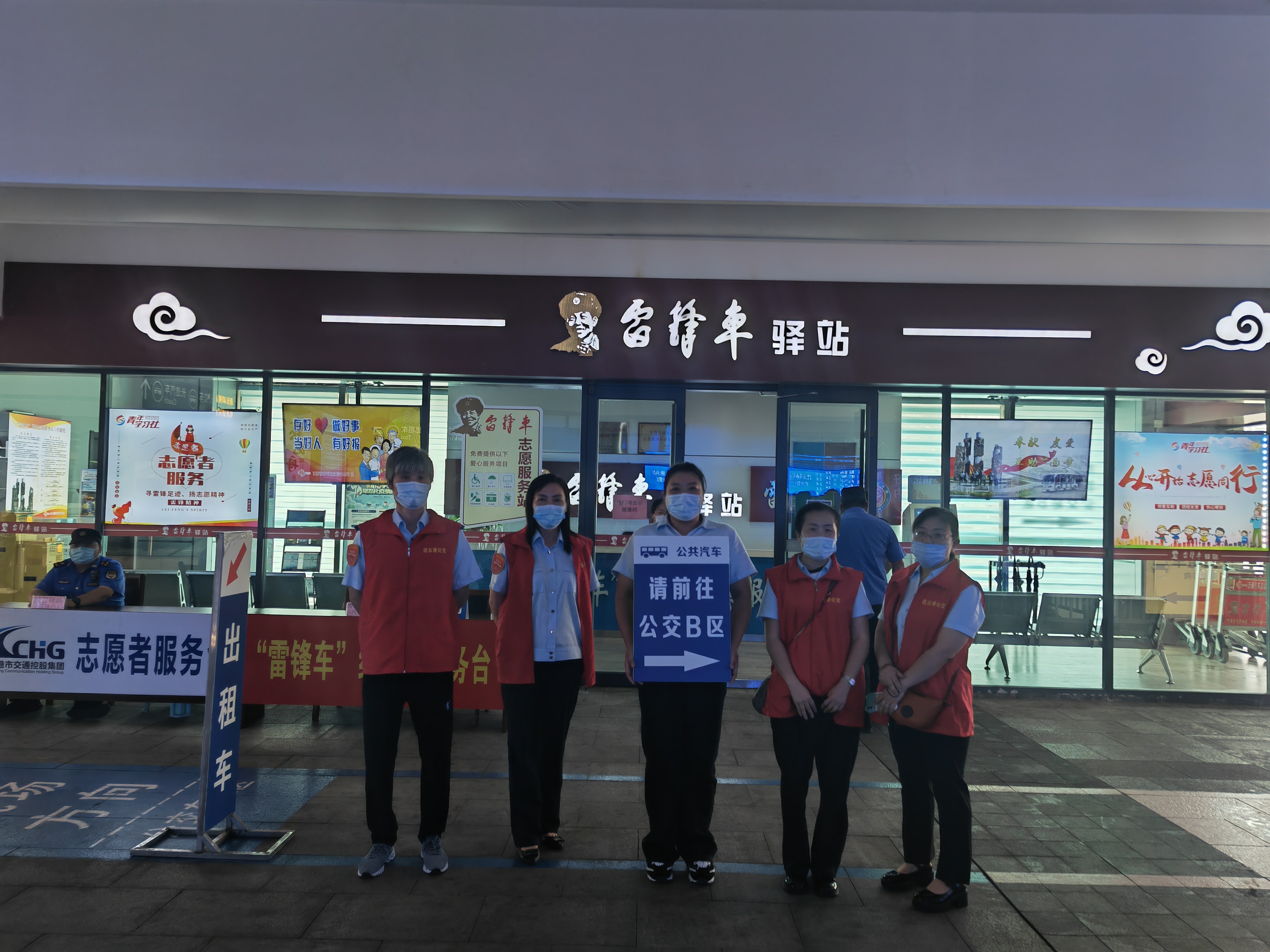 公交集團公交事業(yè)一部多措并舉引導(dǎo)旅客綠色出行 開展火車站公交志愿者服務(wù)引導(dǎo)活動