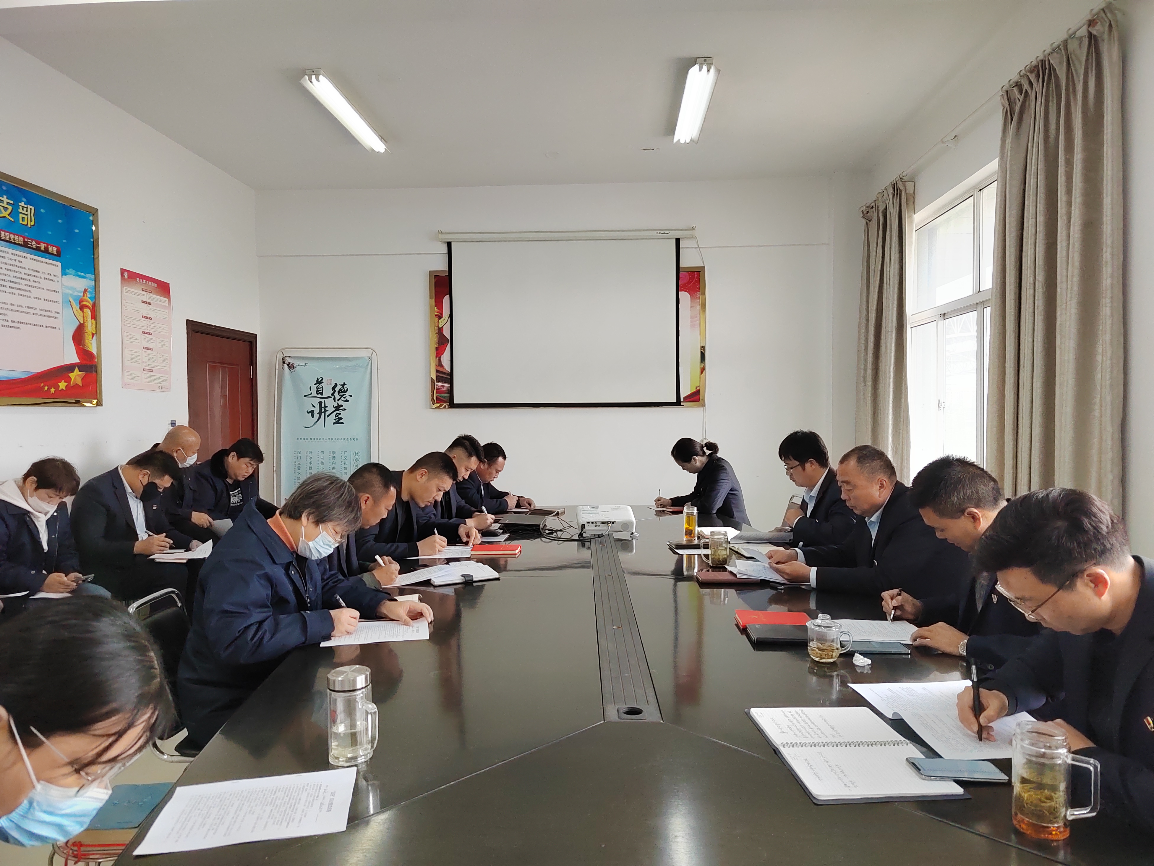公交集團(tuán)公交事業(yè)二部黨支部組織開(kāi)展“四史”學(xué)習(xí)教育專題測(cè)試