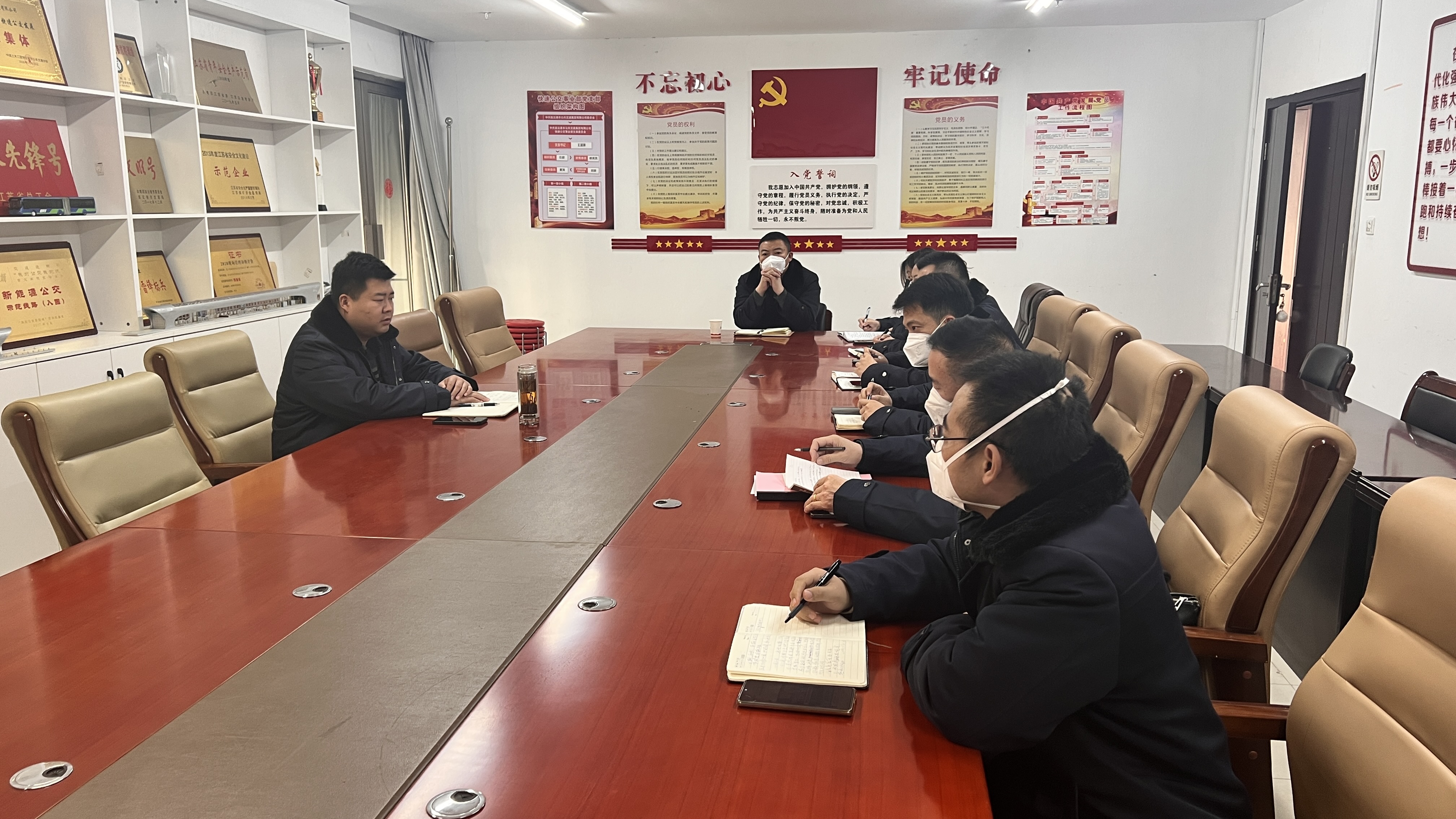 公交集團快速公交事業(yè)部召開春運服務(wù)質(zhì)量提升專題會議