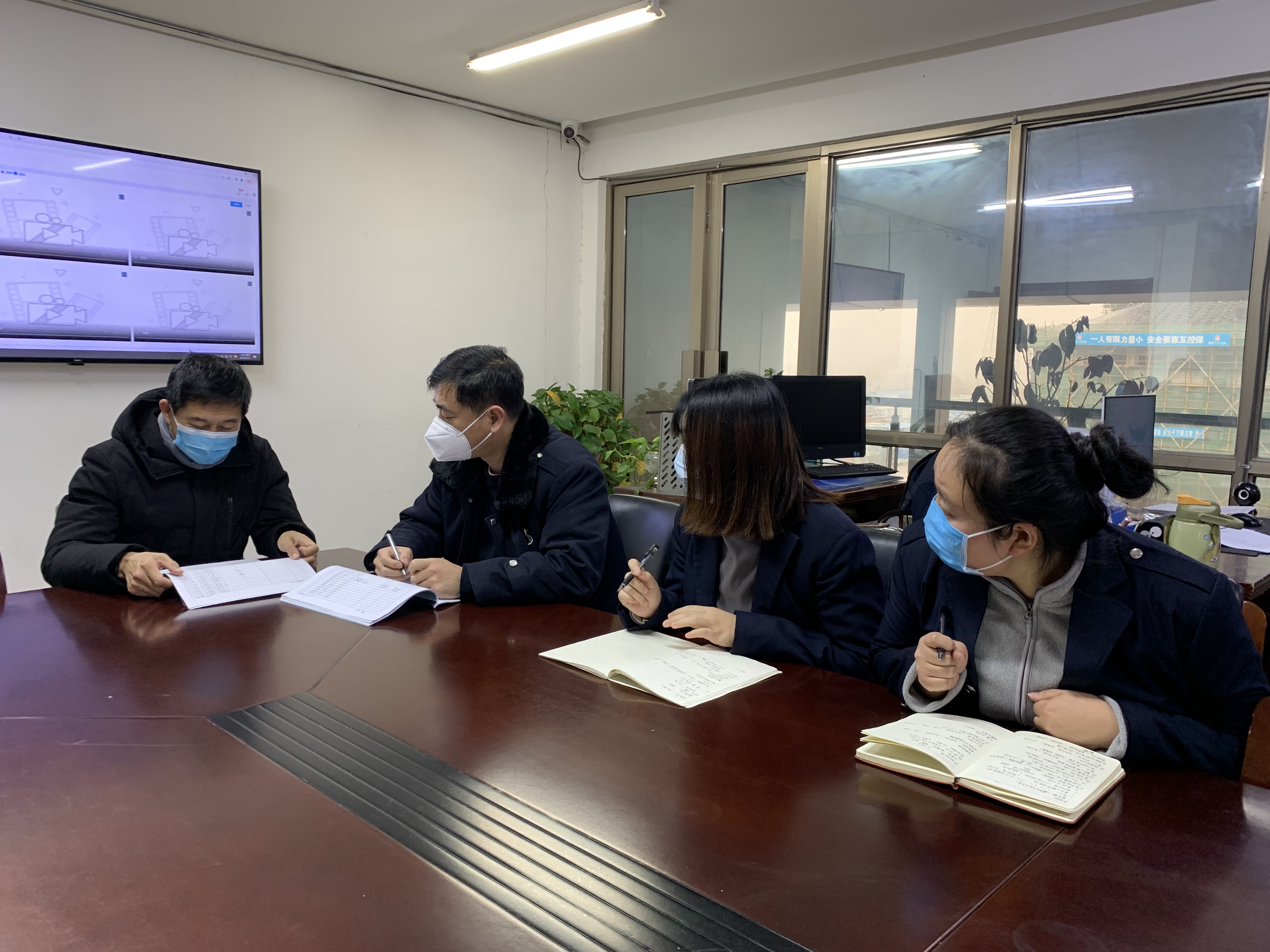 公交集團對快速公交事業(yè)部監(jiān)控中心開展安全培訓(xùn)