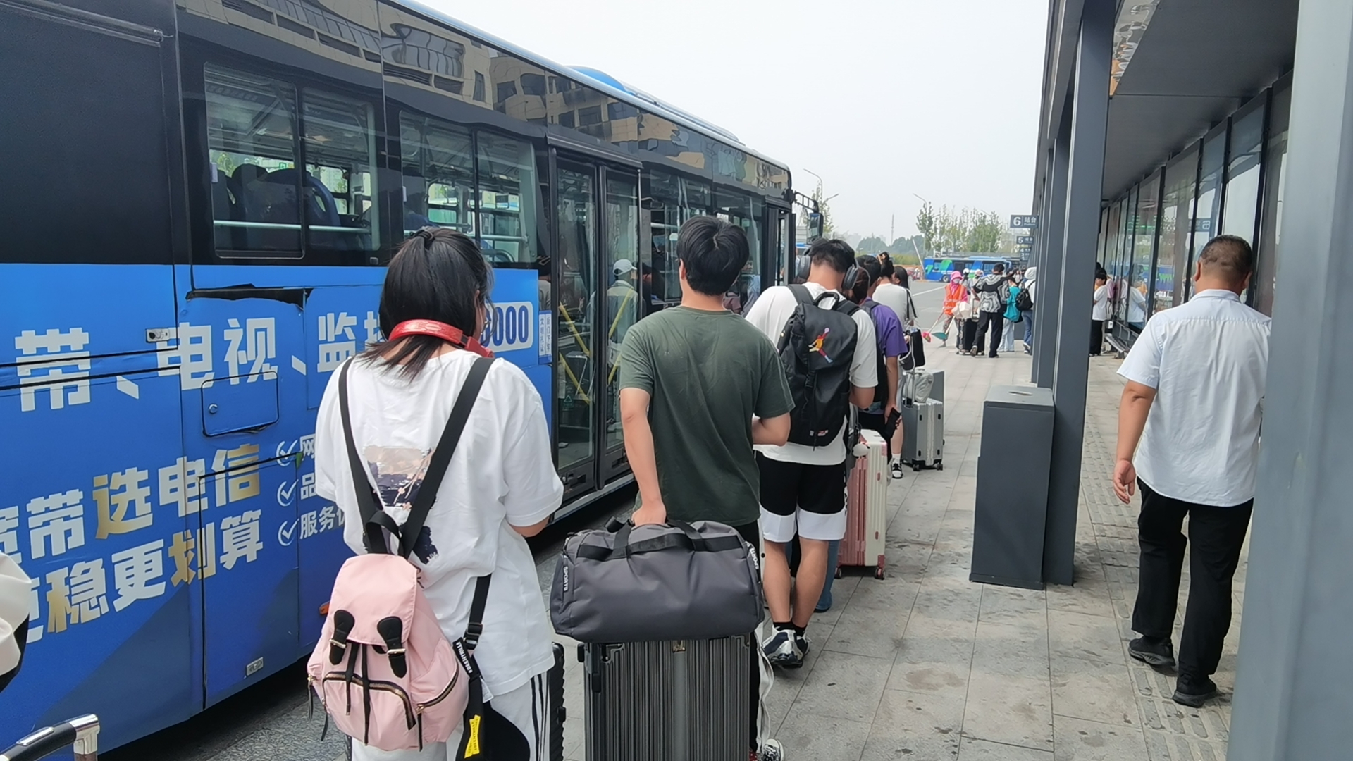 抓客流、強(qiáng)服務(wù)，公交集團(tuán)多舉措護(hù)航高?！伴_學(xué)季”