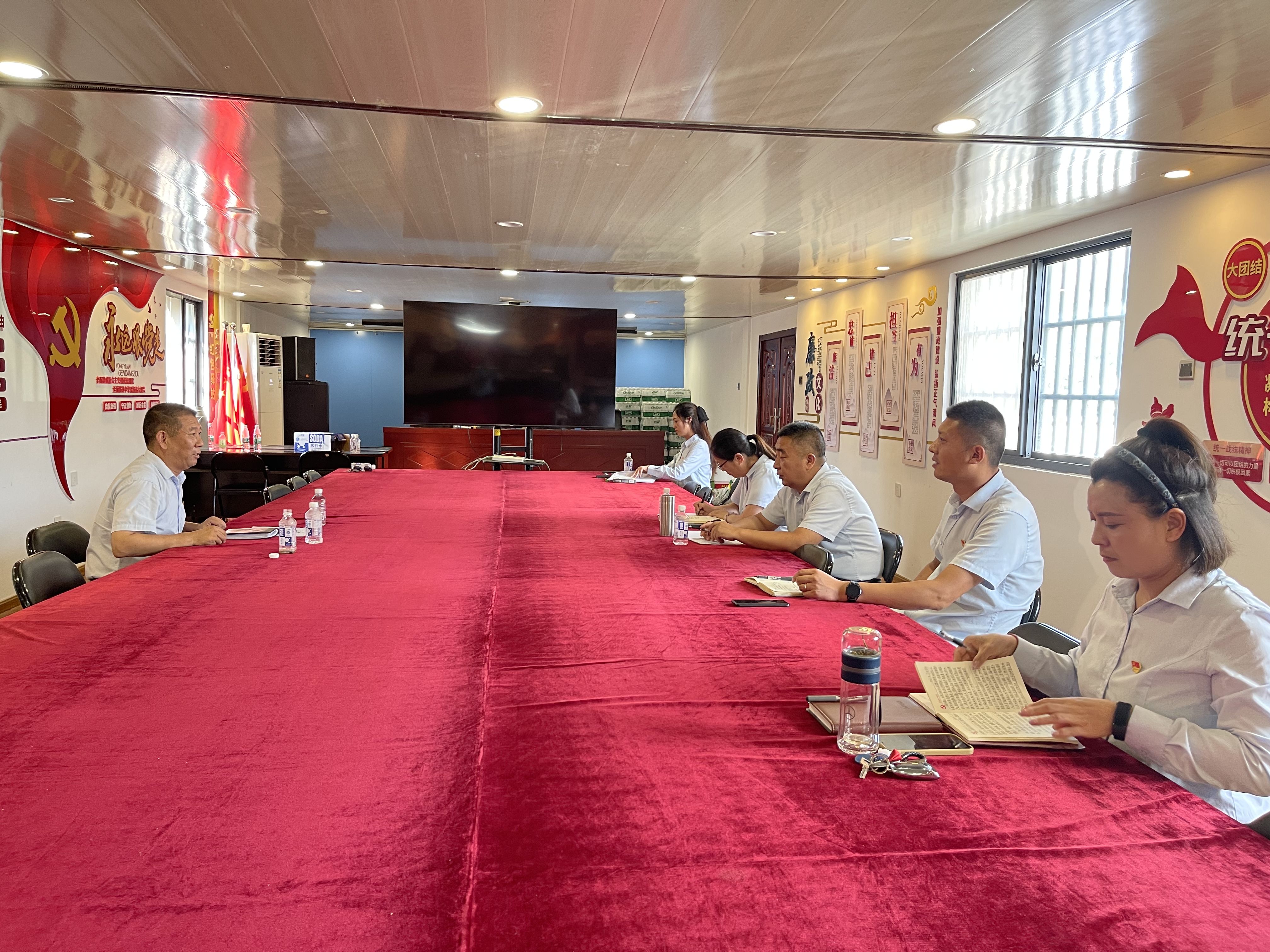 公交集團(tuán)公交事業(yè)一部理論中心組專題學(xué)習(xí)研討《習(xí)近平新時(shí)代中國(guó)特色社會(huì)主義思想學(xué)習(xí)綱要（2023年版）》