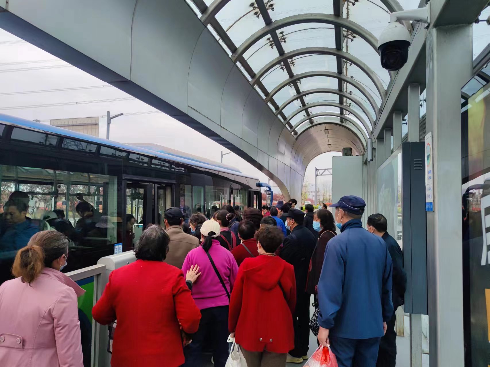 公交集團(tuán)精心部署，助力市民“趕”朝陽廟會