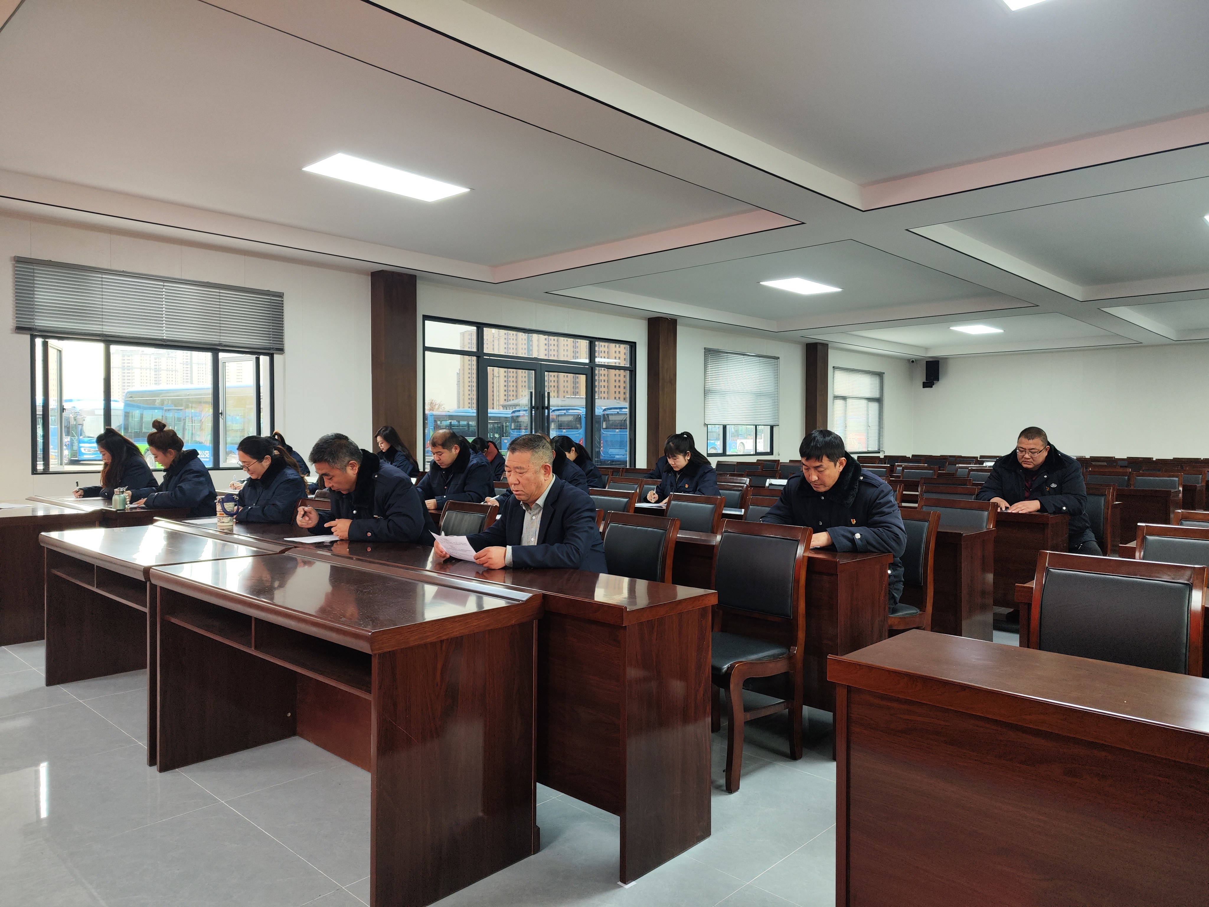 公交集團(tuán)公交事業(yè)一部開(kāi)展干部職工廉政專(zhuān)題培訓(xùn)