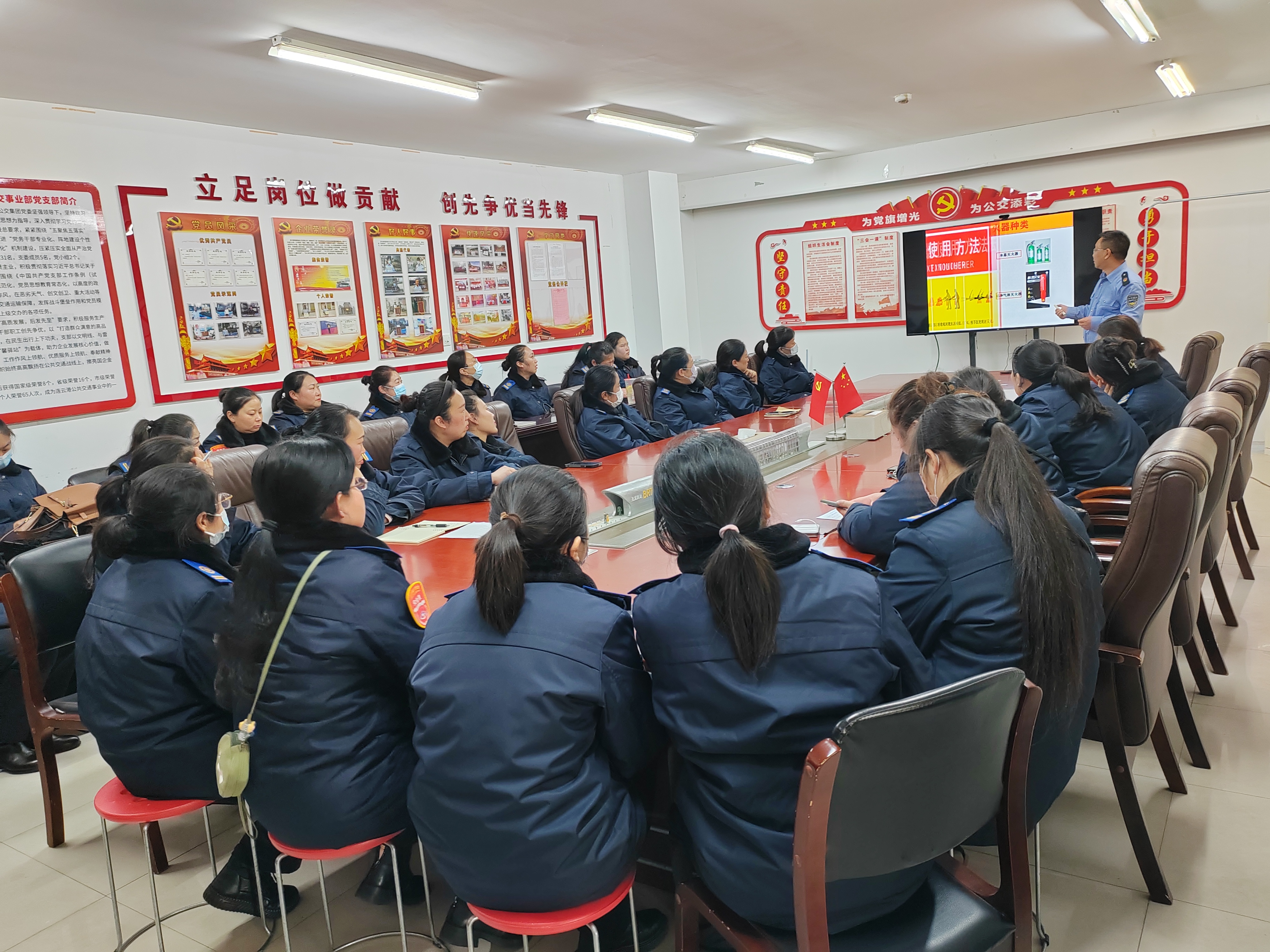 公交集團組織站務員開展“預防為主，生命至上”消防知識培訓