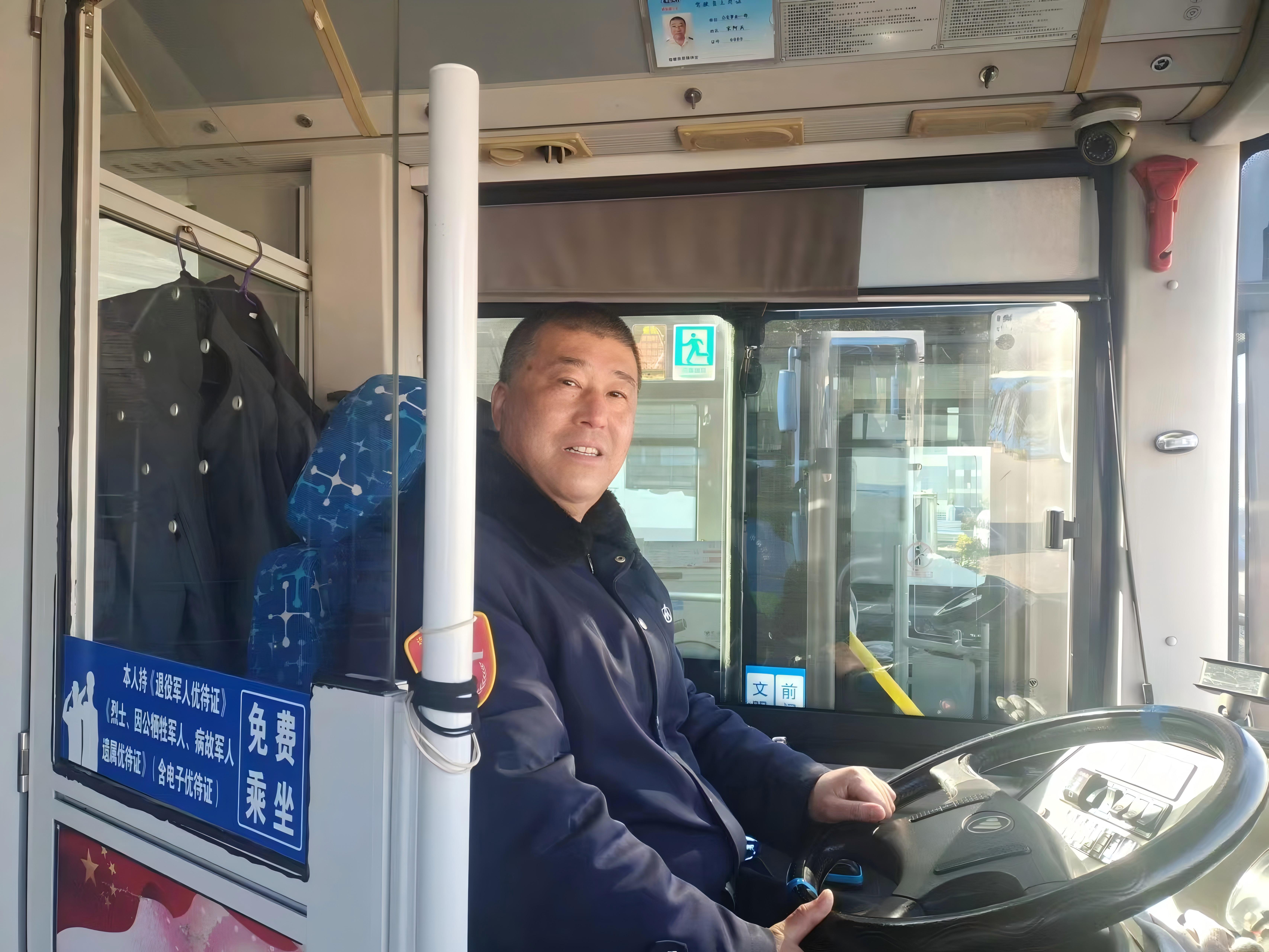 60路駕駛員宋阿兵，你抱起乘客的樣子真帥！