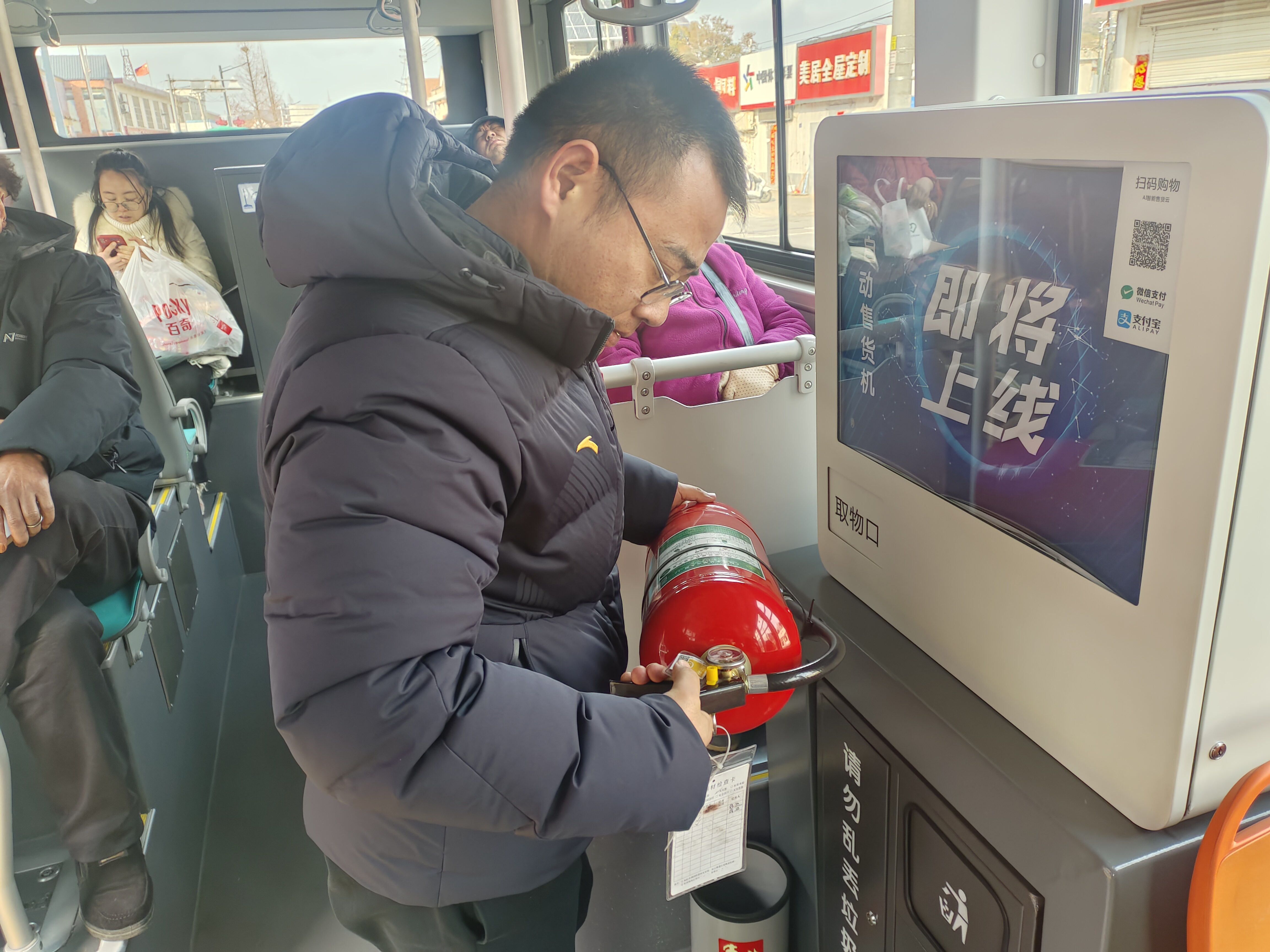 公交集團開展車輛安全設(shè)備專項檢查工作