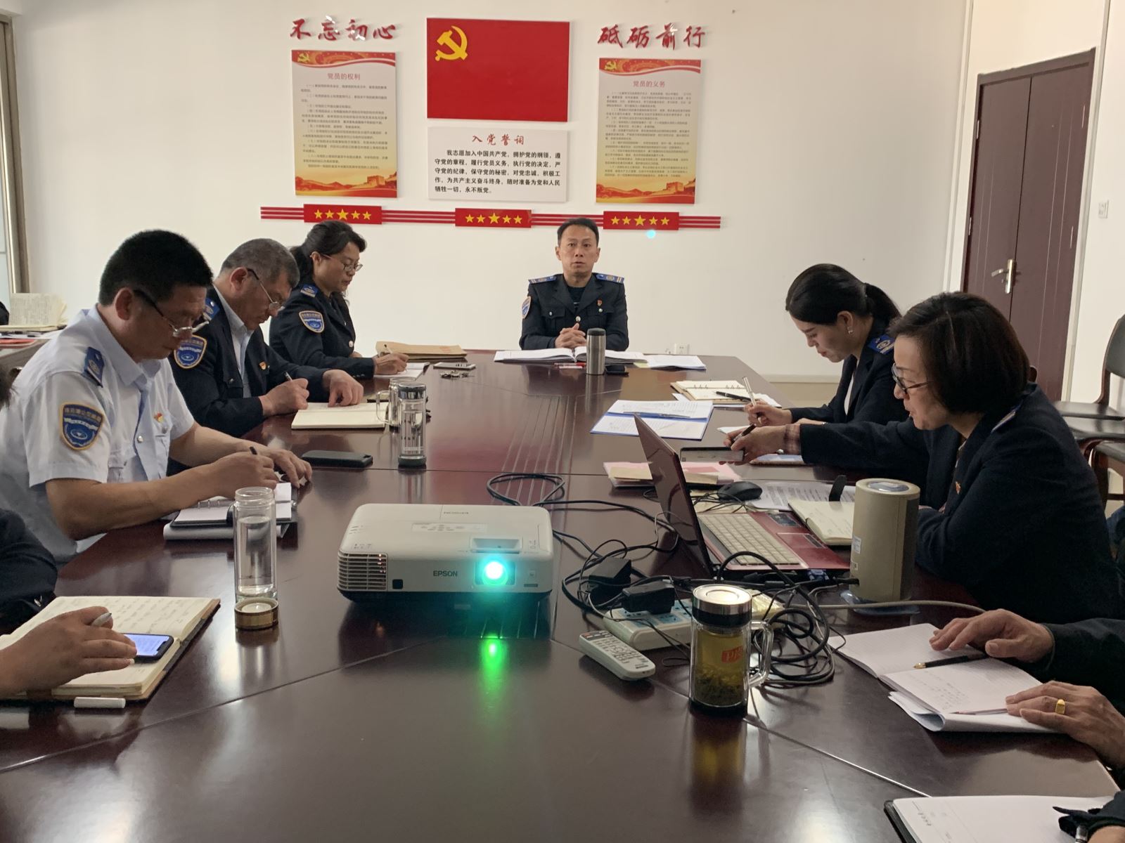 “學(xué)懂黨內(nèi)法規(guī)，建強(qiáng)組織體系”公交集團(tuán)快速公交事業(yè)部開展主題黨日活動(dòng)
