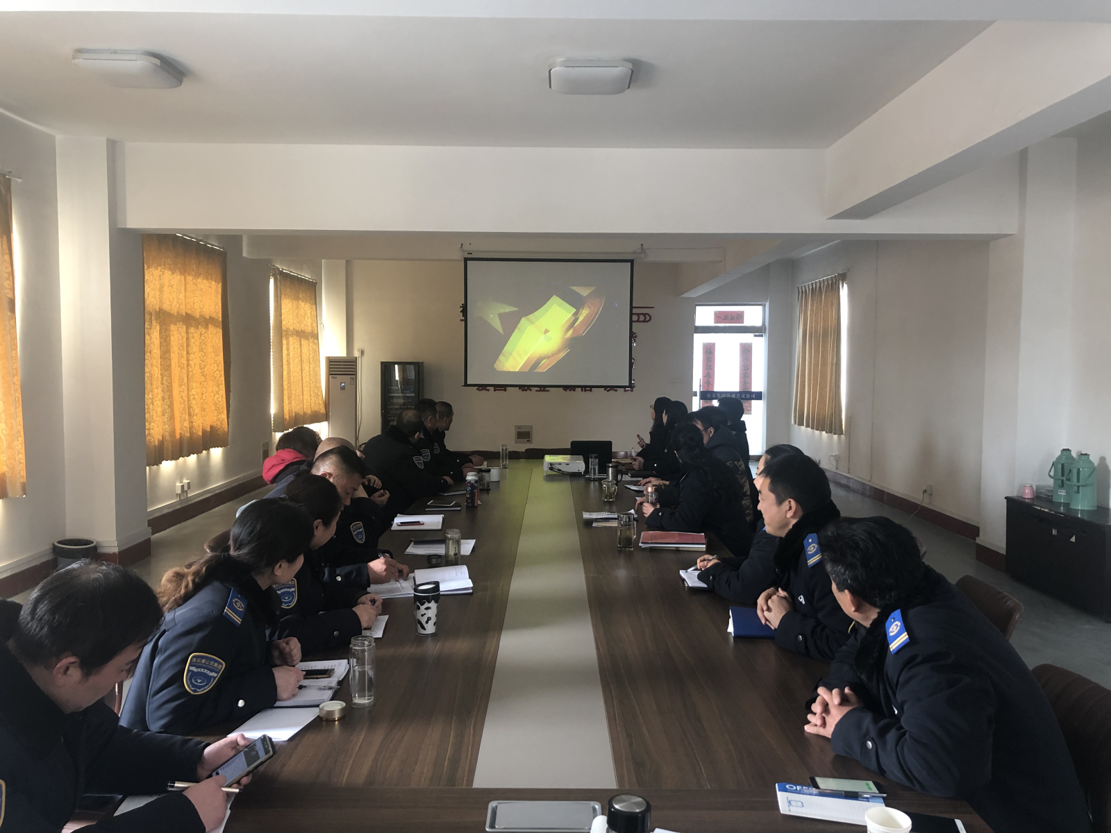 公交集團公交事業(yè)一部組織觀看警示教育片