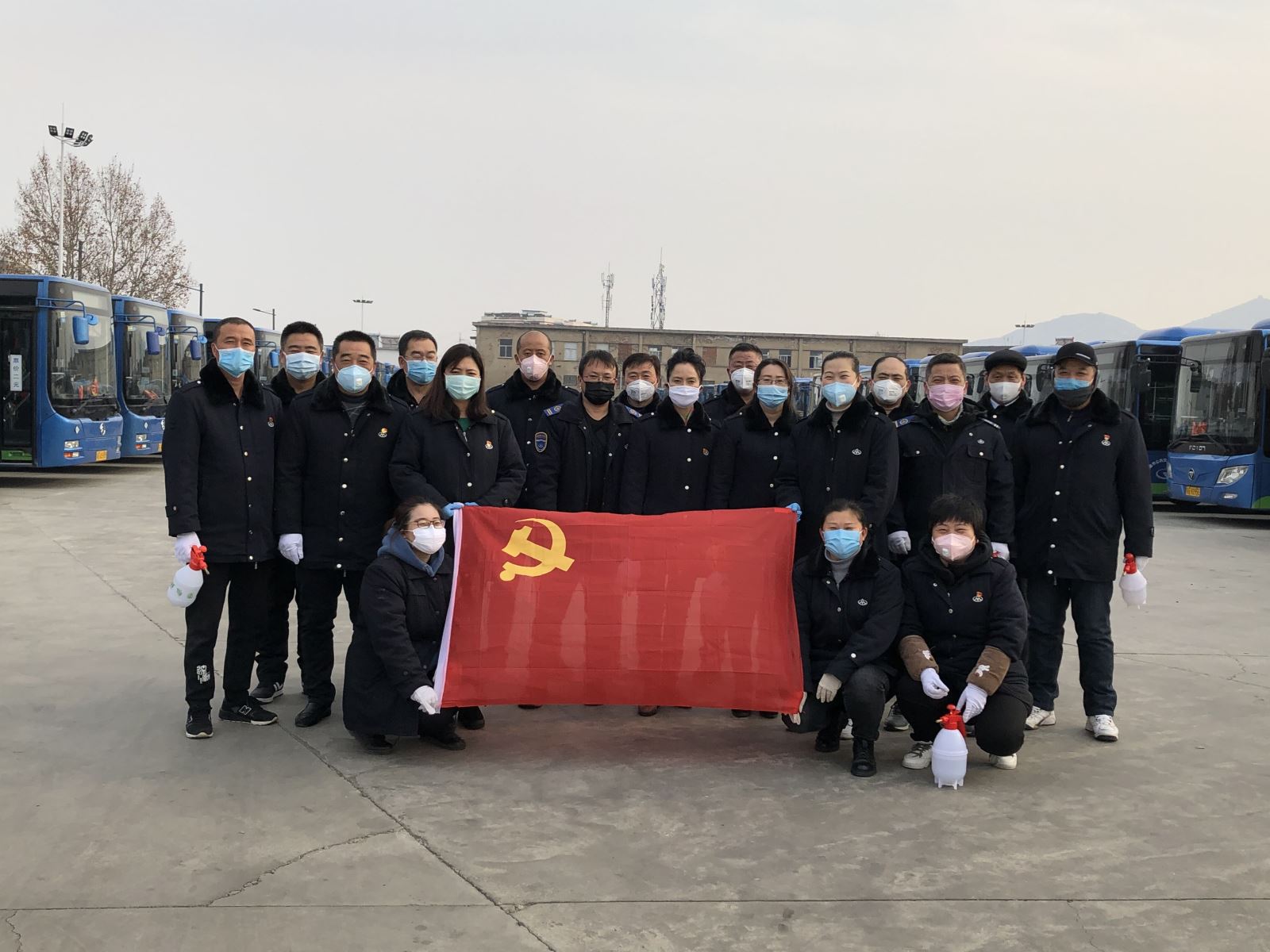 堅守一線，用行動譜寫了一曲“愛的奉獻”
