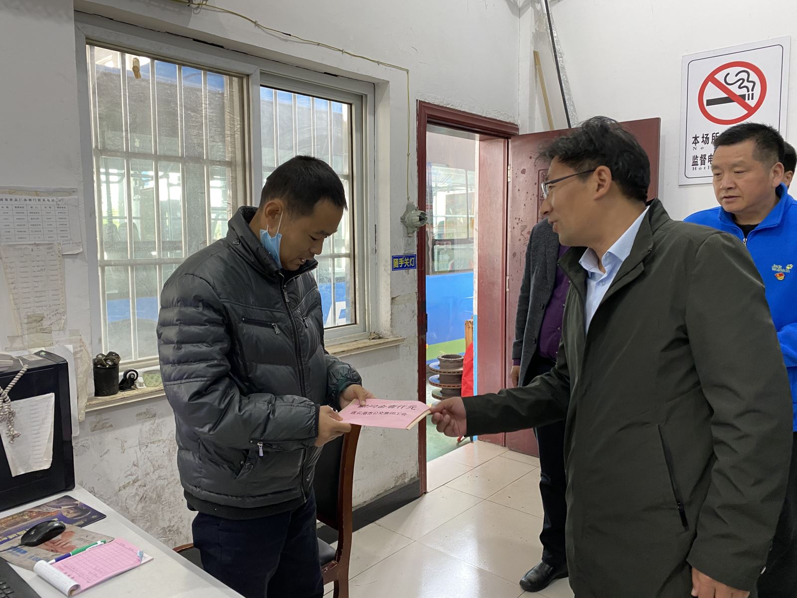 公交集團(tuán)機(jī)務(wù)技術(shù)事業(yè)部組織為困難職工捐款活動