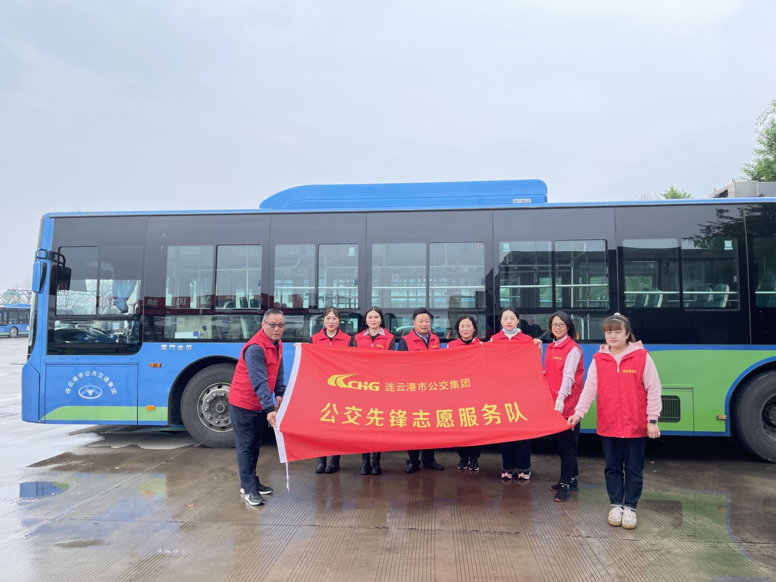 “弘揚勞模精神，立足崗位做貢獻(xiàn)” 快速公交事業(yè)部開展志愿活動