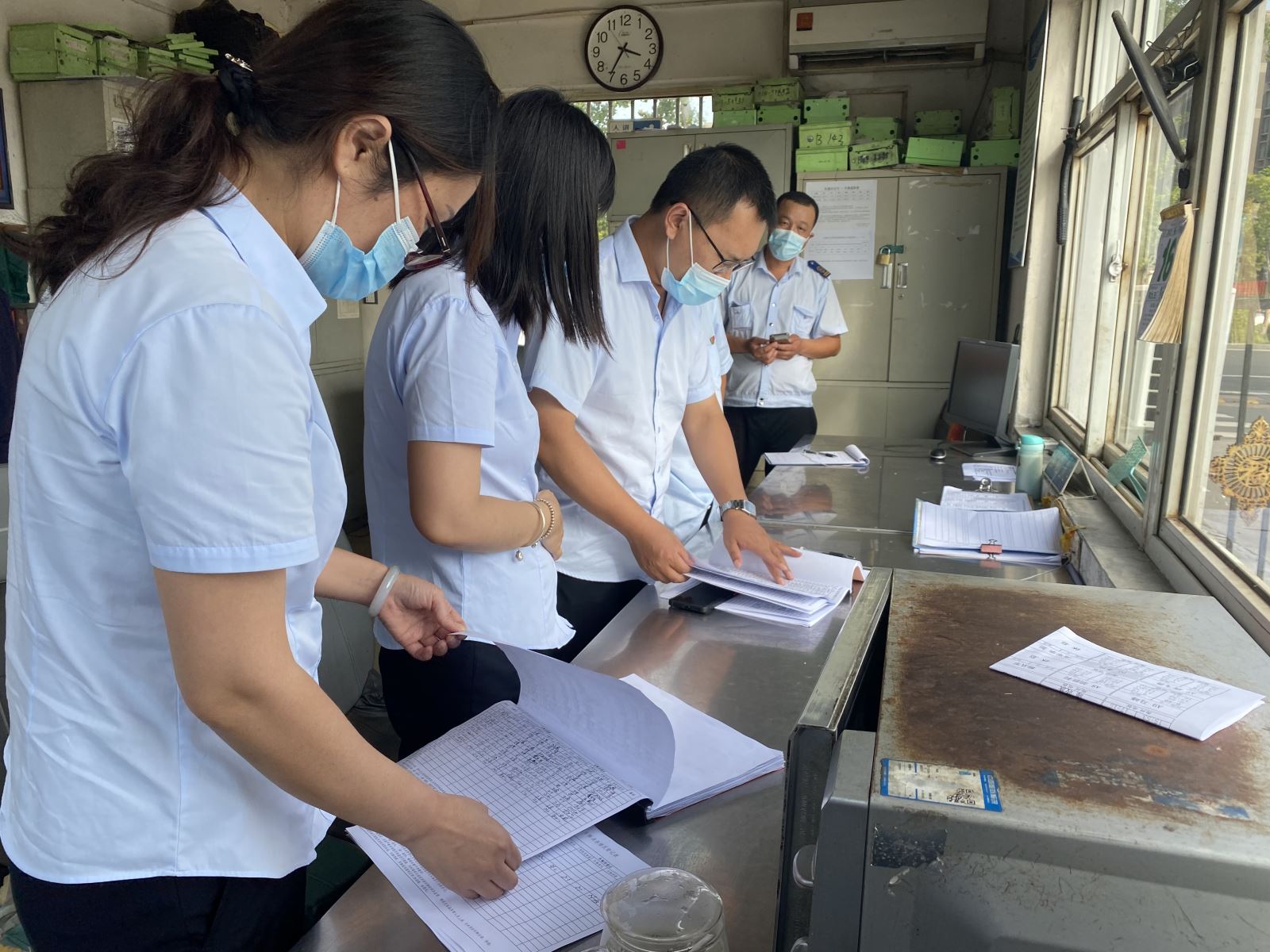 公交集團(tuán)堅持疫情防控、迎接創(chuàng)文復(fù)審工作兩手抓、雙促進(jìn)