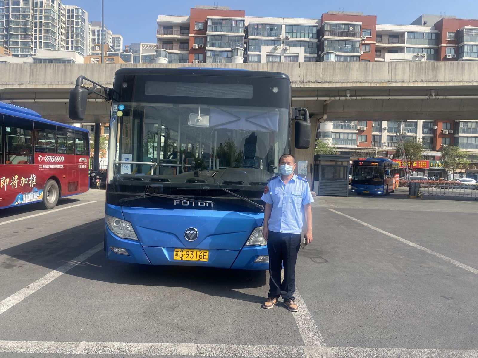 公交集團(tuán)公交事業(yè)二部113路駕駛員龔志兵及時歸還乘客丟失的手機