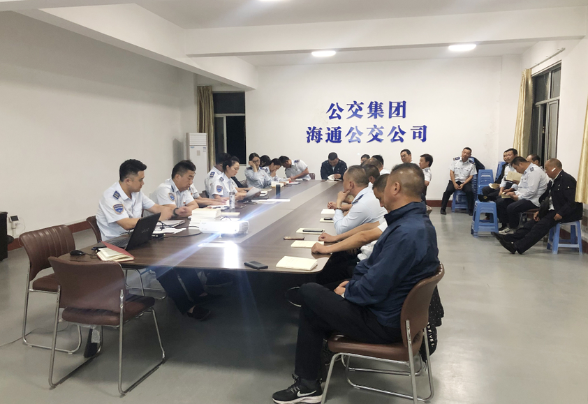 公交集團(tuán)公交事業(yè)部黨總支、黨支部開展“初心是什么、使命干什么、奮斗比什么”主題黨日活動