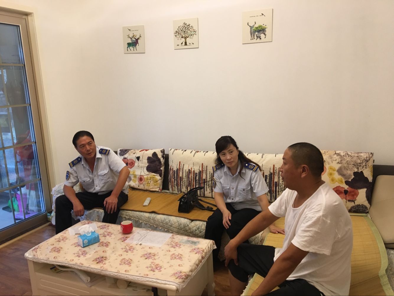 公交集團(tuán)佳連公司工會慰問探望生病職工