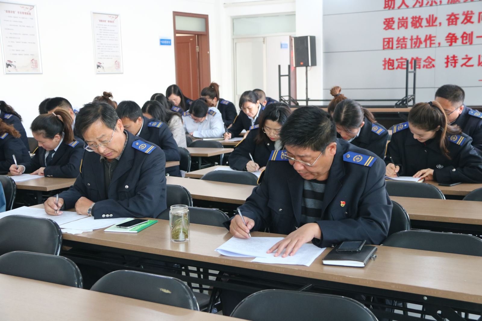 公交集團(tuán)開展黨規(guī)黨紀(jì)和信訪條例學(xué)習(xí)測試活動