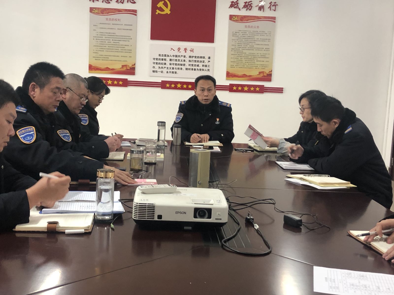 公交集團快速公交事業(yè)部召開黨員學習筆記點評會