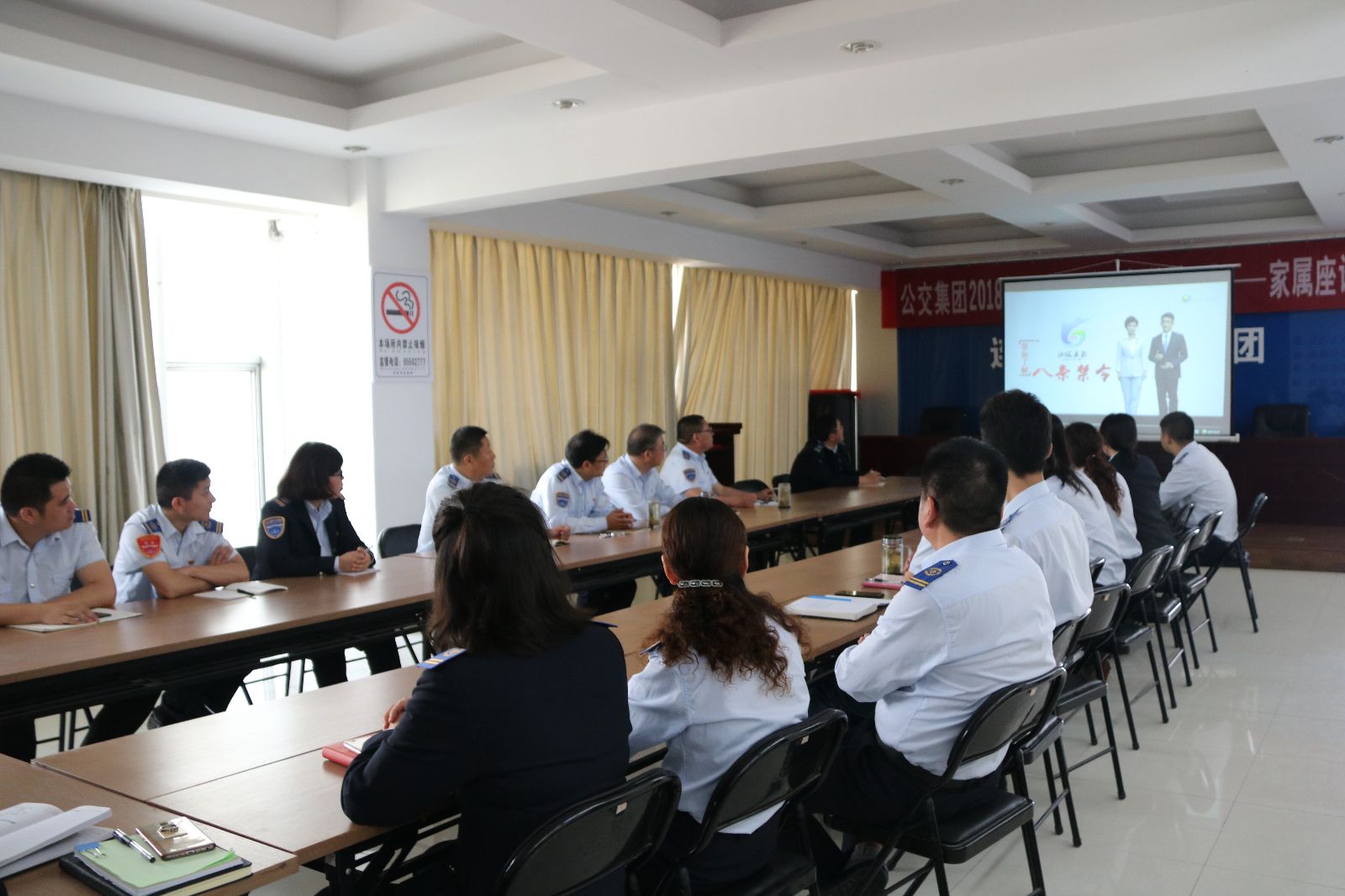 公交集團(tuán)迅速學(xué)習(xí)貫徹《連云港市深化機(jī)關(guān)作風(fēng)建設(shè)八條禁令》