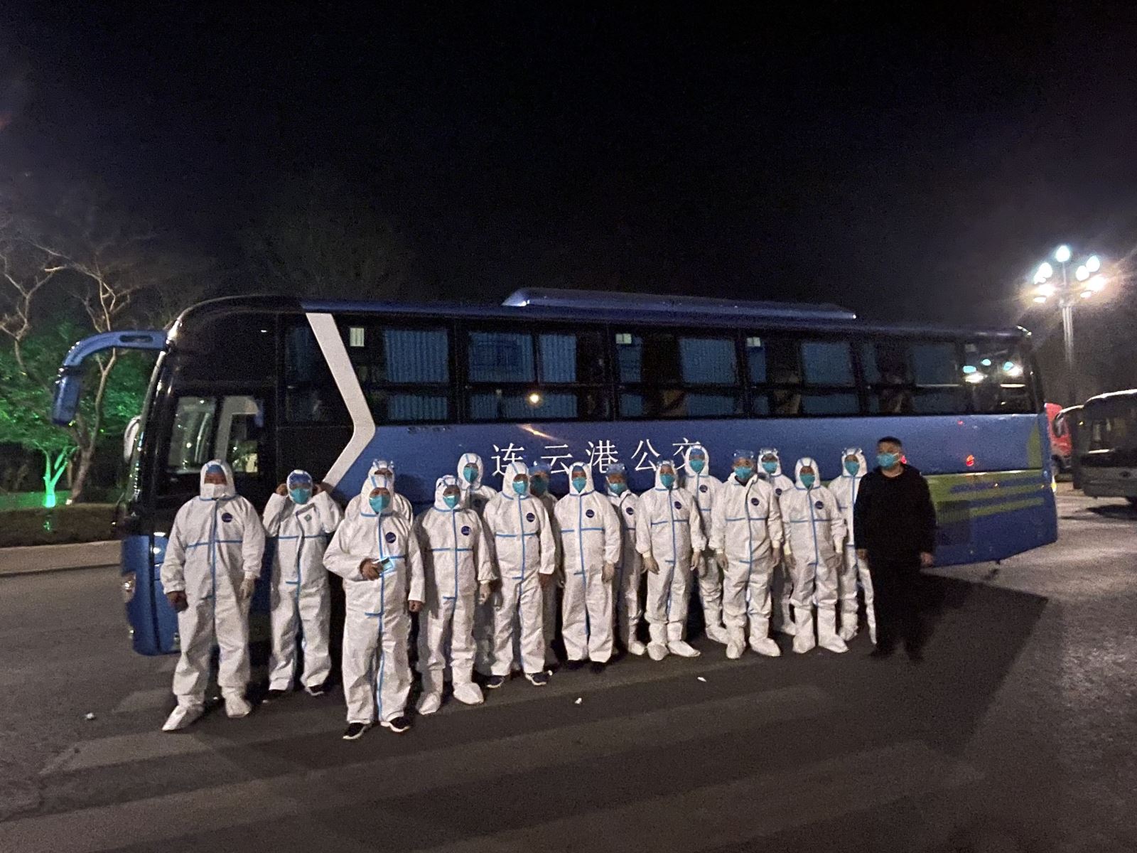 打響抗疫阻擊戰(zhàn)，公交集團首批轉(zhuǎn)運車輛正式啟用
