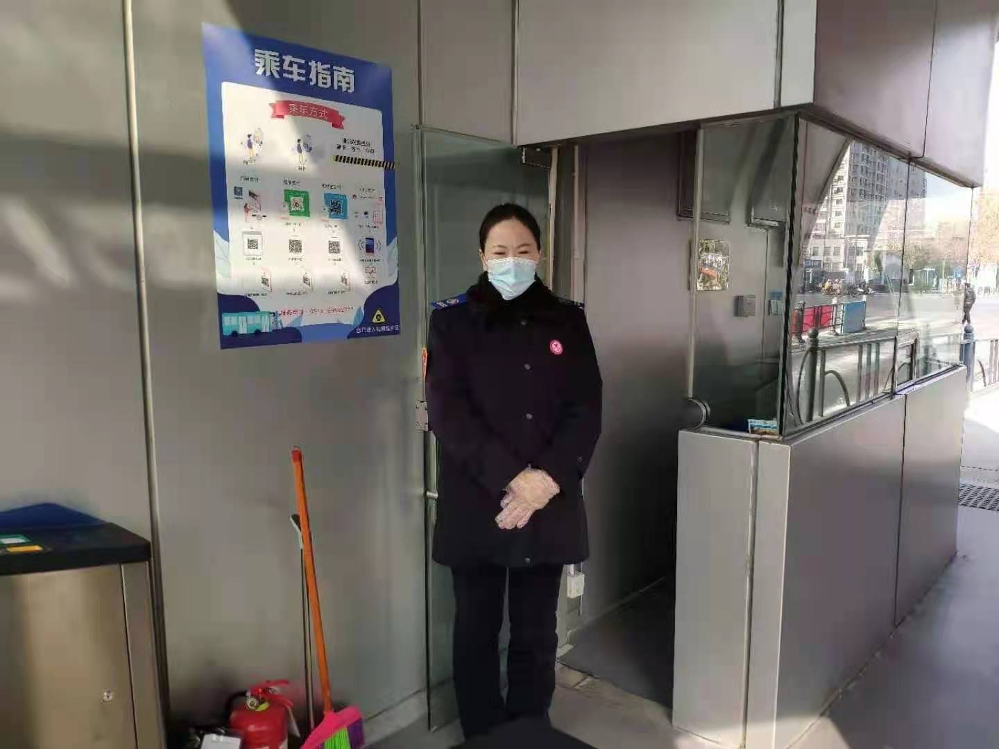 快速公交事業(yè)部站務(wù)員聯(lián)手幫助乘客找到丟失的電腦獲感謝